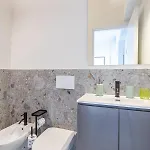 Luxury Elegant Penthouse 3 Bedrooms, 2 Bathrooms