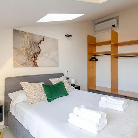 Luxury Elegant Penthouse 3 Bedrooms, 2 Bathrooms Milán