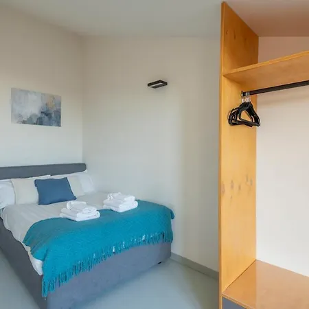 Luxury Elegant Penthouse 3 Bedrooms, 2 Bathrooms Milano