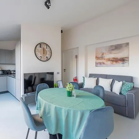 Daire Luxury Elegant Penthouse 3 Bedrooms, 2 Bathrooms *
