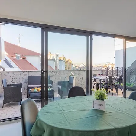 Daire Luxury Elegant Penthouse 3 Bedrooms, 2 Bathrooms *