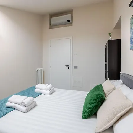 Daire Luxury Elegant Penthouse 3 Bedrooms, 2 Bathrooms Milano