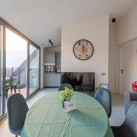 Luxury Elegant Penthouse 3 Bedrooms, 2 Bathrooms * Milano