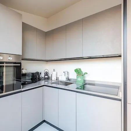 Luxury Elegant Penthouse 3 Bedrooms, 2 Bathrooms Milano
